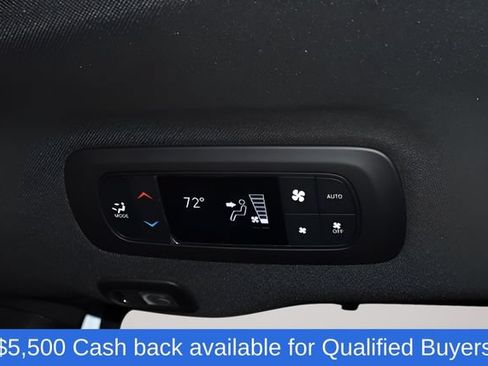 New 2026 Chrysler Pacifica Select AWD/4WD image 32