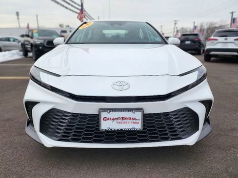 Used 2025 Toyota Camry SE w/ Convenience Package image 2