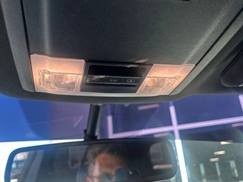 Used 2018 Ford Explorer XLT w/ Equipment Group 202A AWD/4WD image 31