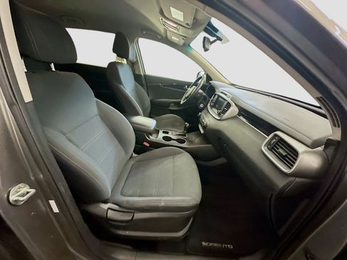 Used 2017 Kia Sorento LX w/ LX Convenience Package image 31