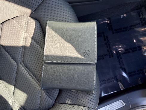 Used 2024 Volkswagen Atlas SE image 35