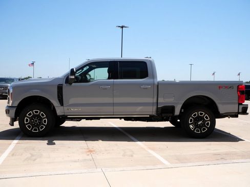 New 2026 Ford F250 Platinum w/ FX4 Off-Road Package AWD/4WD image 3