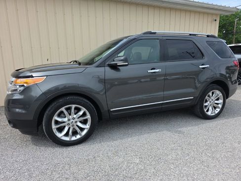 Used 2015 Ford Explorer XLT w/ Equipment Group 202A AWD/4WD image 10