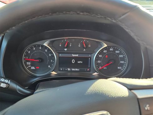 Used 2024 GMC Terrain SLT image 25