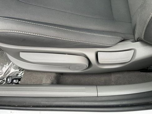 Used 2025 Hyundai Elantra SEL image 23