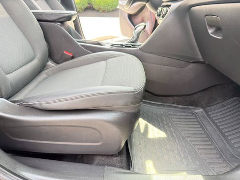 Used 2023 Buick Encore GX Preferred w/ Cold Weather Comfort Package AWD/4WD image 31