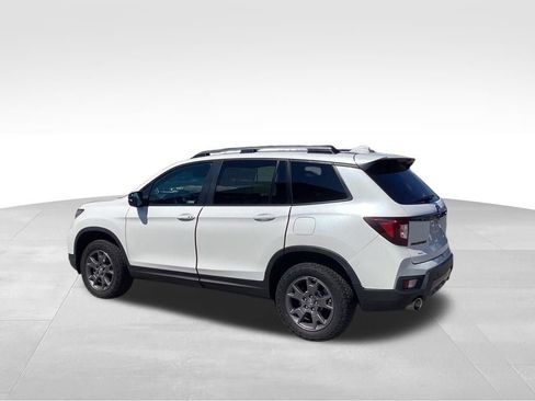 Used 2024 Honda Passport TrailSport image 4