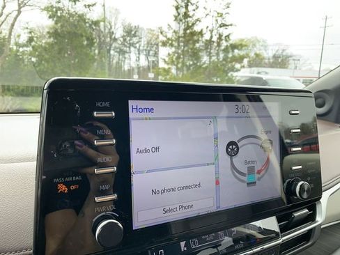 Used 2023 Toyota Sienna Platinum image 21