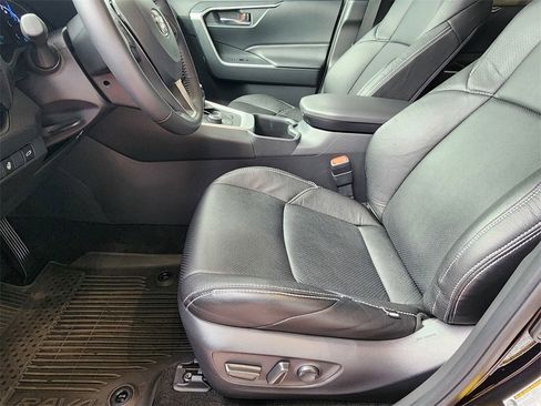 Used 2024 Toyota RAV4 SE image 23