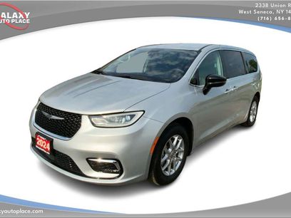 Used 2024 Chrysler Pacifica Touring-L