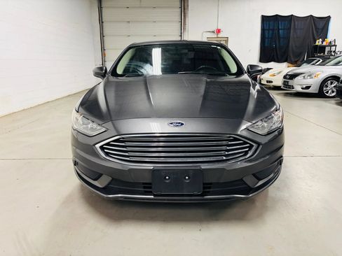 Used 2018 Ford Fusion SE FWD image 3