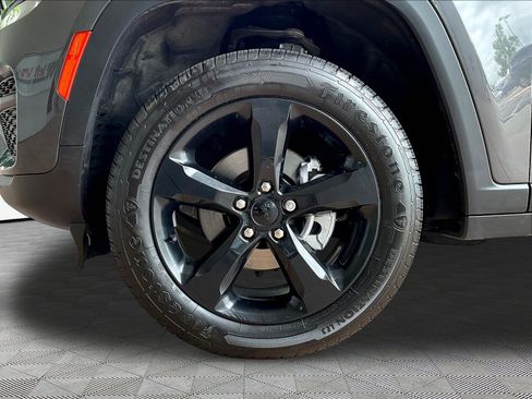 Used 2023 Jeep Grand Cherokee Altitude AWD/4WD image 31