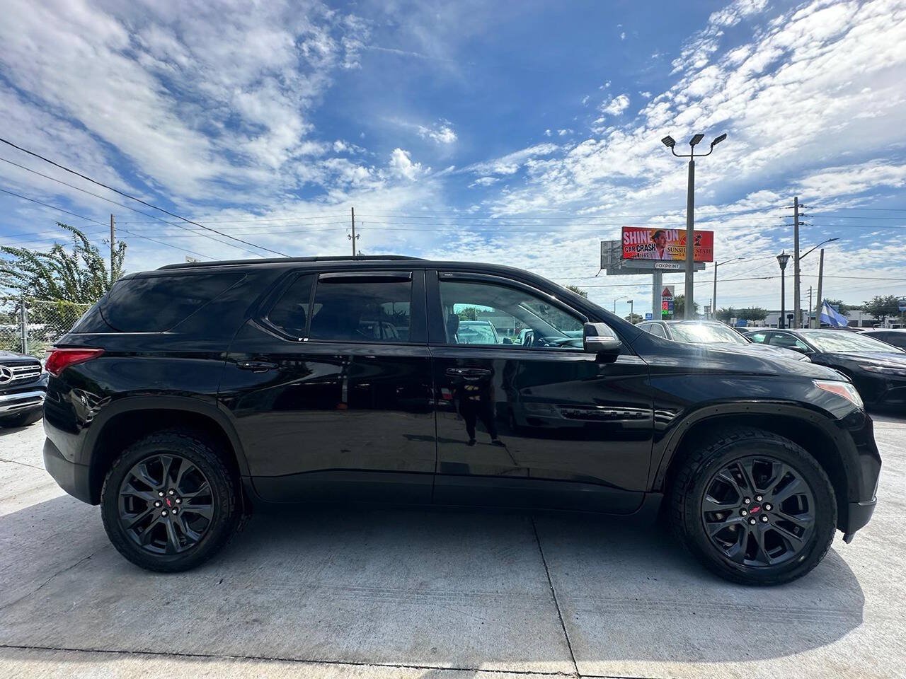 Used 2021 Chevrolet Traverse RS w/ LPO, Floor Liner Package FWD image 2
