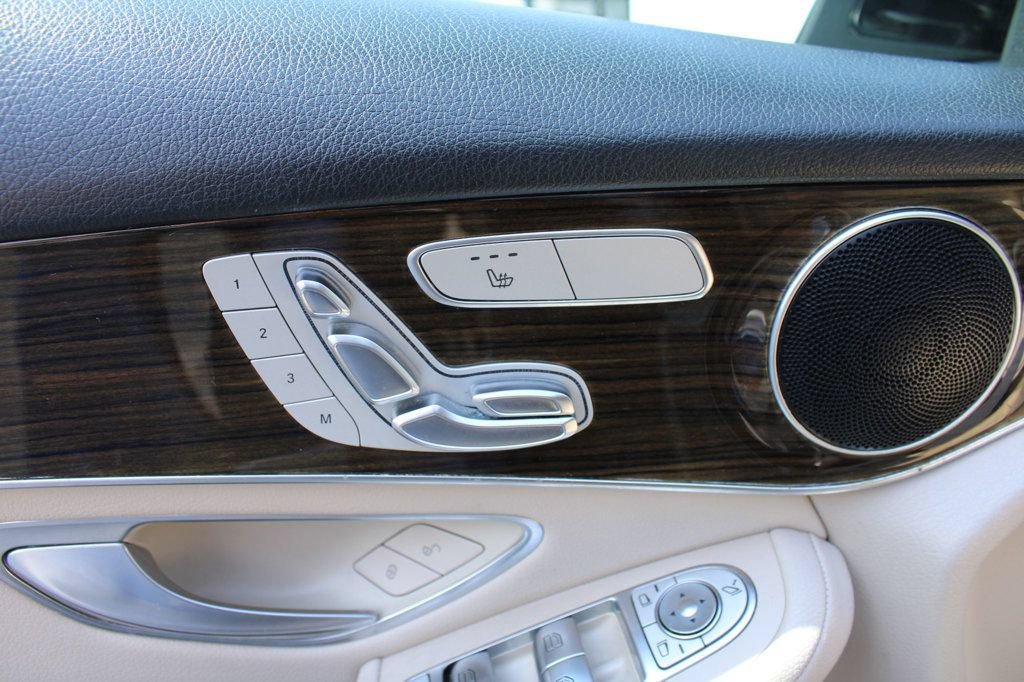 Used 2019 Mercedes-Benz GLC 300 4MATIC image 25