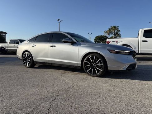 Used 2025 Honda Accord Touring image 2