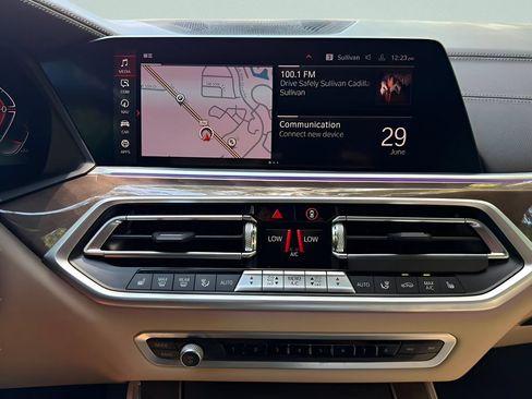 Used 2022 BMW X5 xDrive40i w/ Premium Package AWD/4WD image 19