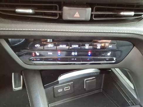 Used 2023 Buick Envision Essence w/ Sport Touring Package AWD/4WD image 34