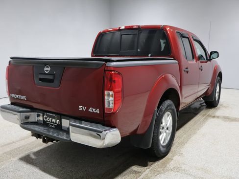 Used 2019 Nissan Frontier SV image 2