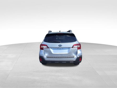 Used 2019 Subaru Outback 3.6R Limited AWD/4WD image 4
