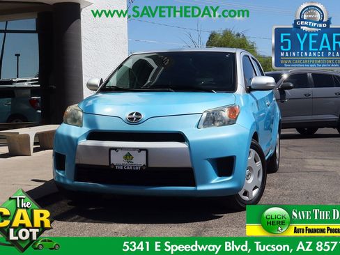 Used 2014 Scion xD image 1