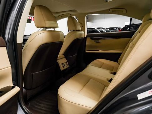 Used 2016 Lexus ES 350 w/ Premium Package w/Wood Trim FWD image 33