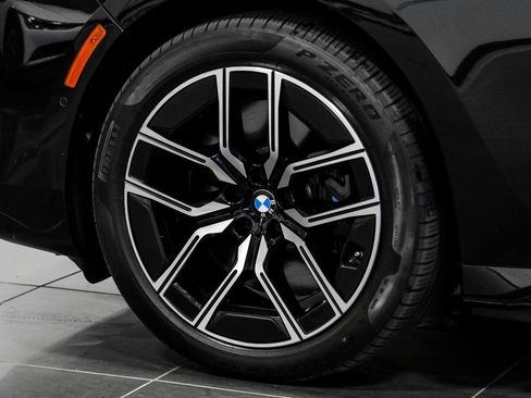 Used 2023 BMW i7 xDrive60 AWD/4WD image 49