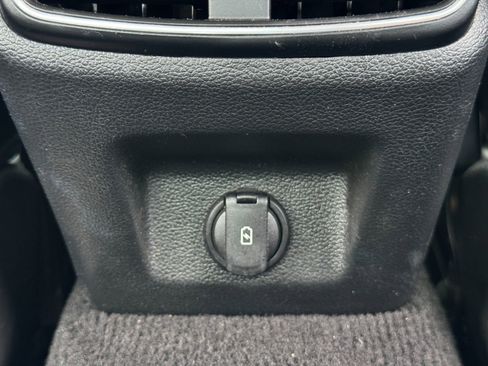 Used 2022 Genesis G70 2.0T image 33