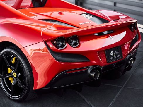 Used 2023 Ferrari F8 Tributo image 11