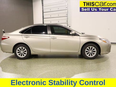 Used 2017 Toyota Camry LE FWD image 6