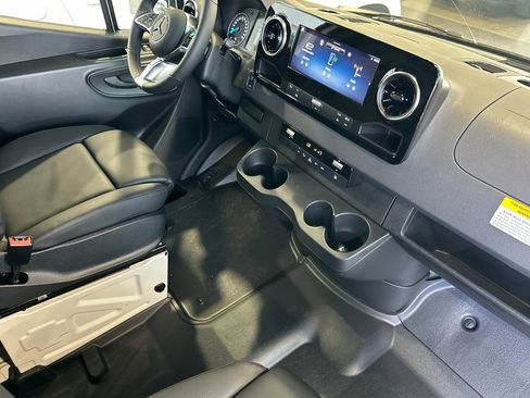 New 2024 Mercedes-Benz eSprinter 170 Cargo image 15