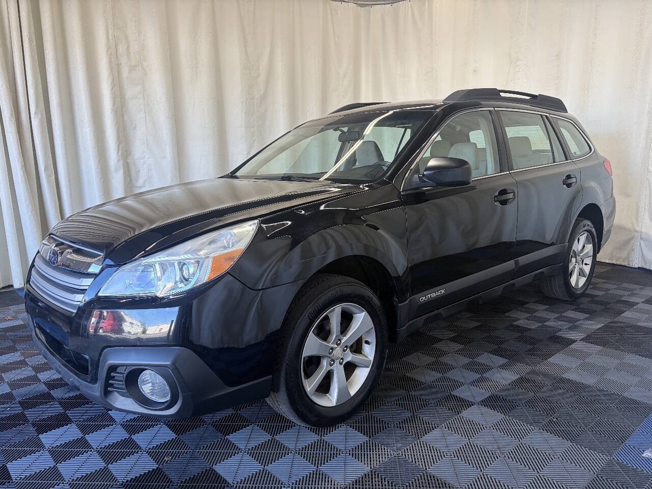 Used 2014 Subaru Outback 2.5i w/ Alloy Wheel Package AWD/4WD image 2