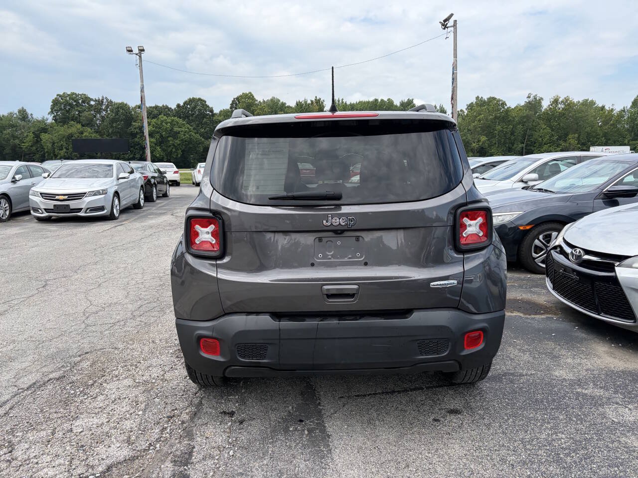 Used 2019 Jeep Renegade Latitude FWD image 5