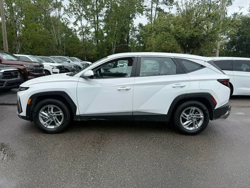 Used 2026 Hyundai Tucson SE FWD image 2