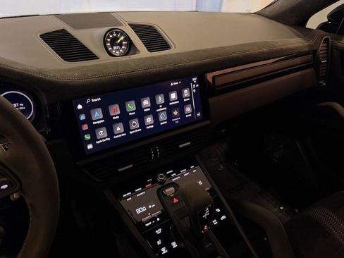 Used 2022 Porsche Cayenne Turbo GT image 17