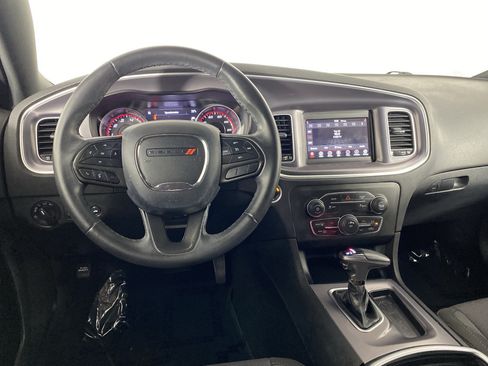 Used 2020 Dodge Charger SXT RWD image 18