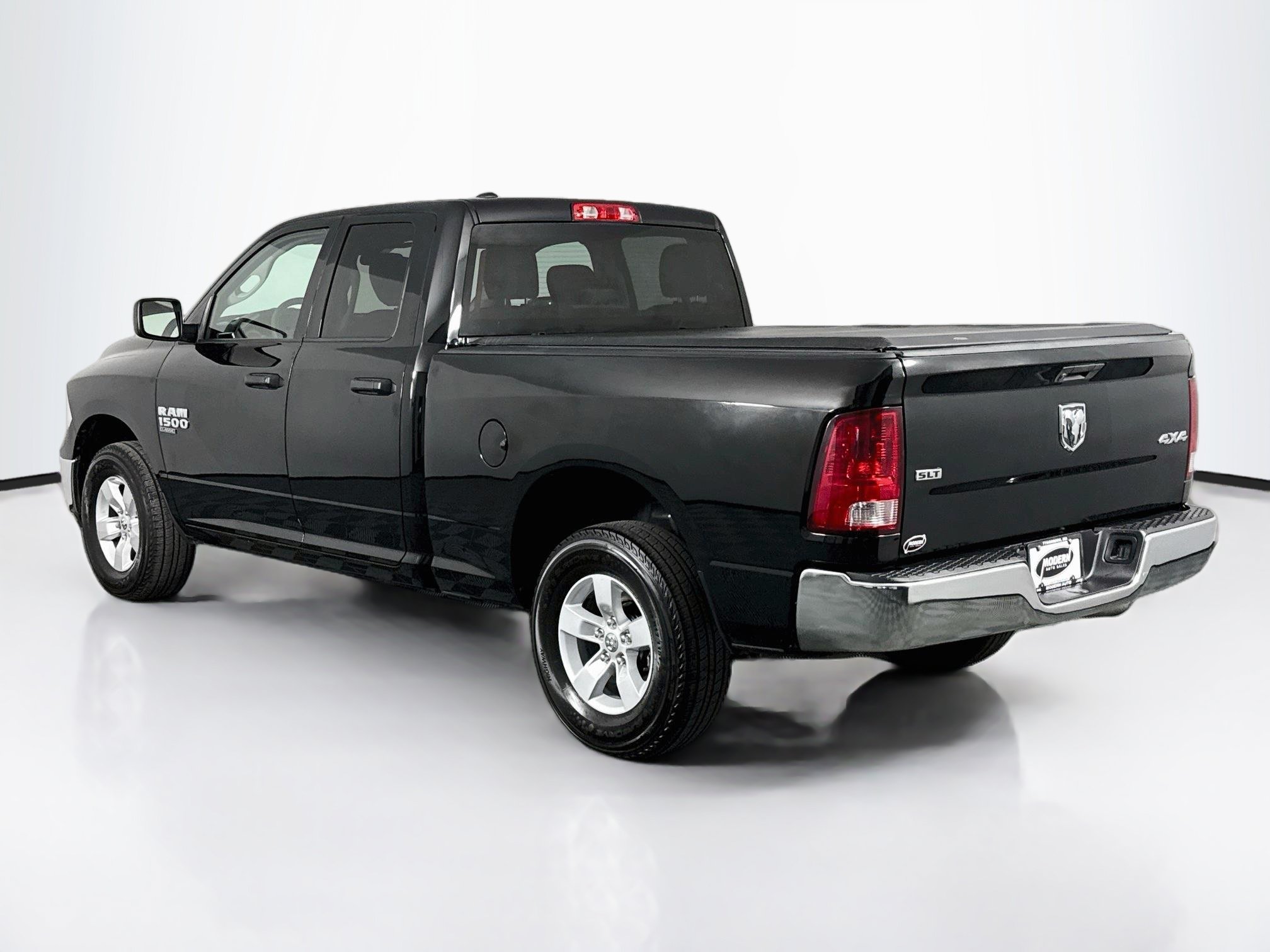 Used 2023 RAM 1500 Classic SLT AWD/4WD image 13