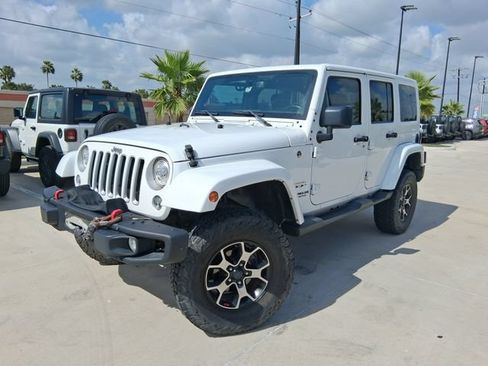 Used 2017 Jeep Wrangler Unlimited Sahara w/ Connectivity Group AWD/4WD image 3