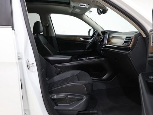 Used 2025 Volkswagen Atlas SE FWD image 40