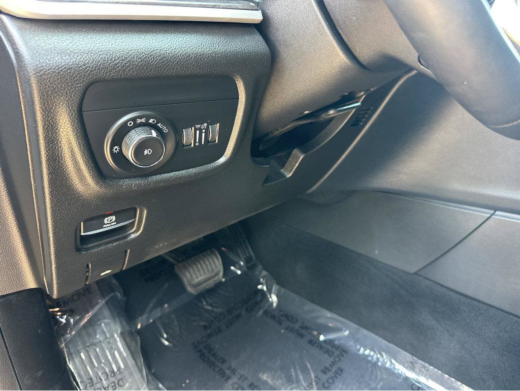 Used 2023 Jeep Grand Cherokee L Limited RWD image 31