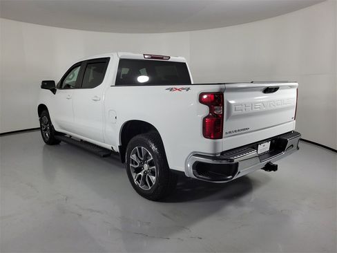 Used 2024 Chevrolet Silverado 1500 LT image 3