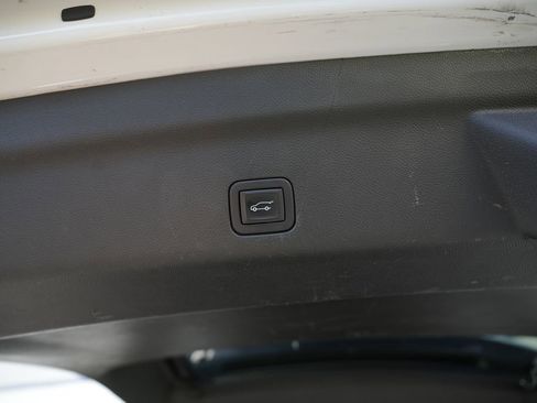 Used 2023 Chevrolet Suburban Premier RWD image 16