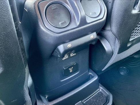 Used 2021 Jeep Wrangler Unlimited Rubicon w/ Trailer Tow Package image 27