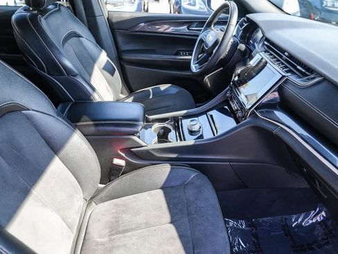 Used 2022 Jeep Grand Cherokee Altitude image 15