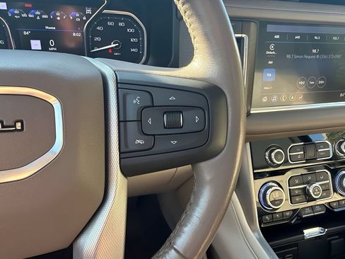 Used 2021 GMC Yukon Denali w/ Denali Premium Package AWD/4WD image 18