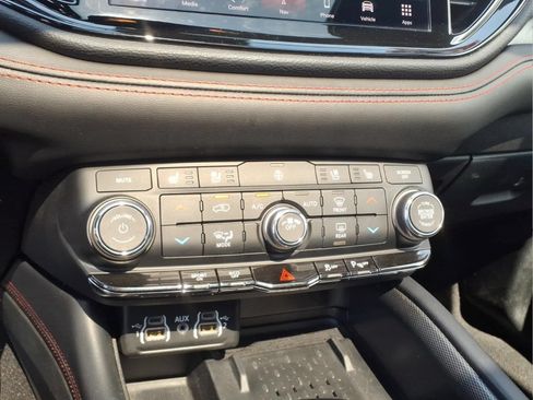 Used 2025 Dodge Durango R/T w/ Blacktop Package AWD/4WD image 18