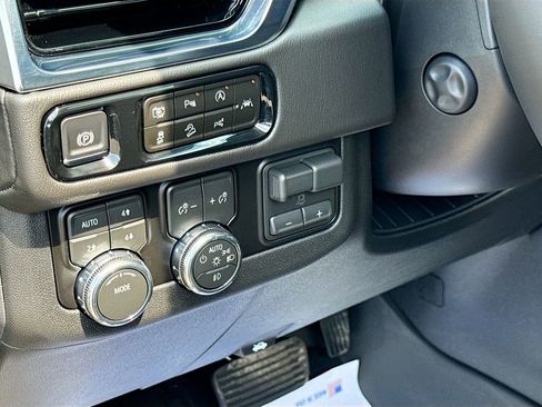 New 2026 GMC Yukon XL Denali w/ Denali Reserve Package image 10