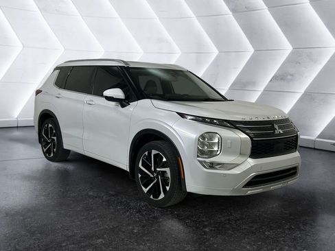 Used 2023 Mitsubishi Outlander SEL AWD/4WD image 1