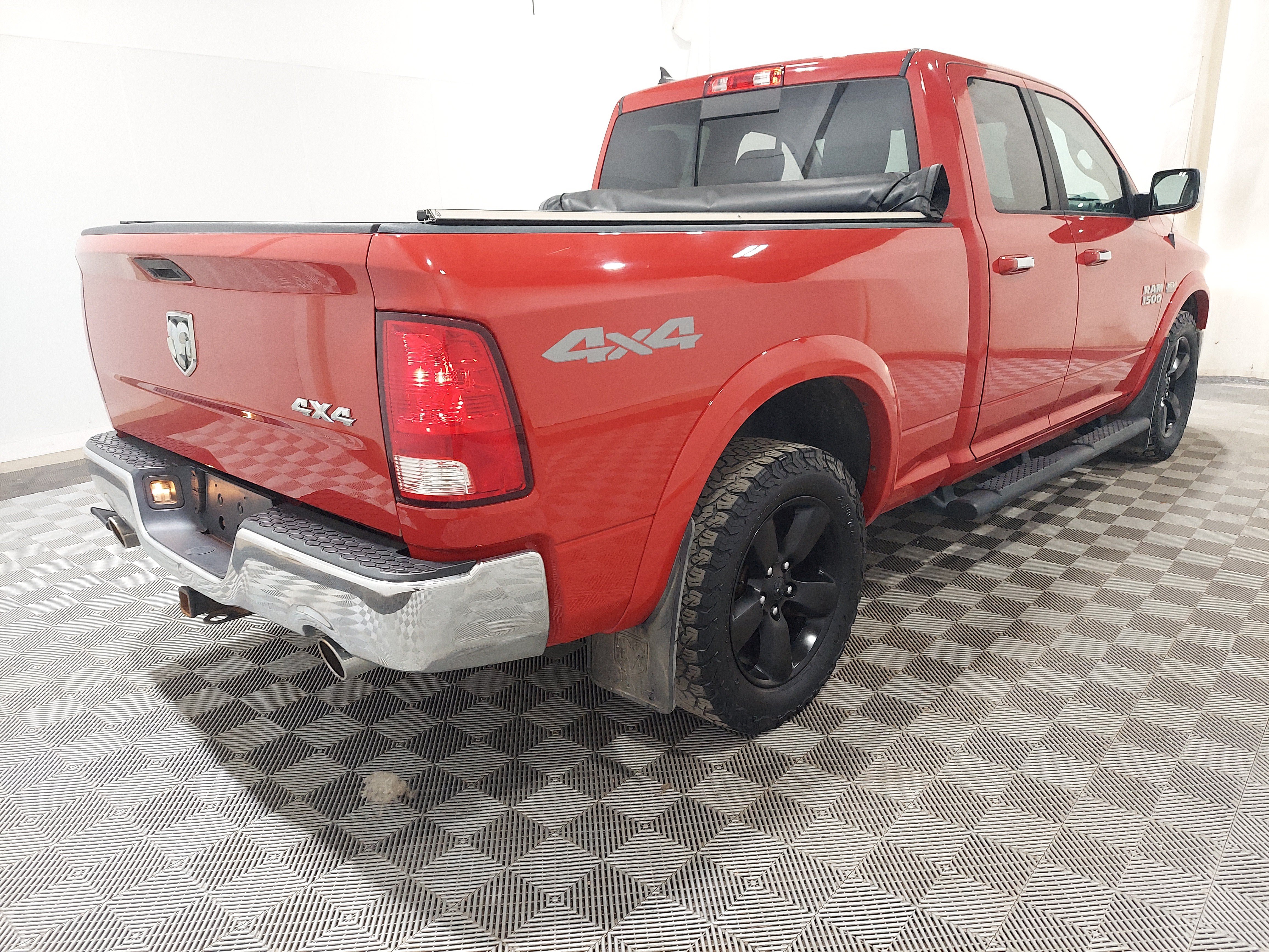 Used 2018 RAM 1500 SLT AWD/4WD image 3