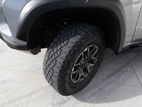 Used 2023 Chevrolet Colorado ZR2 w/ ZR2 Convenience Package III image 9