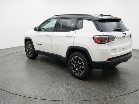 Used 2025 Jeep Compass Trailhawk AWD/4WD image 6
